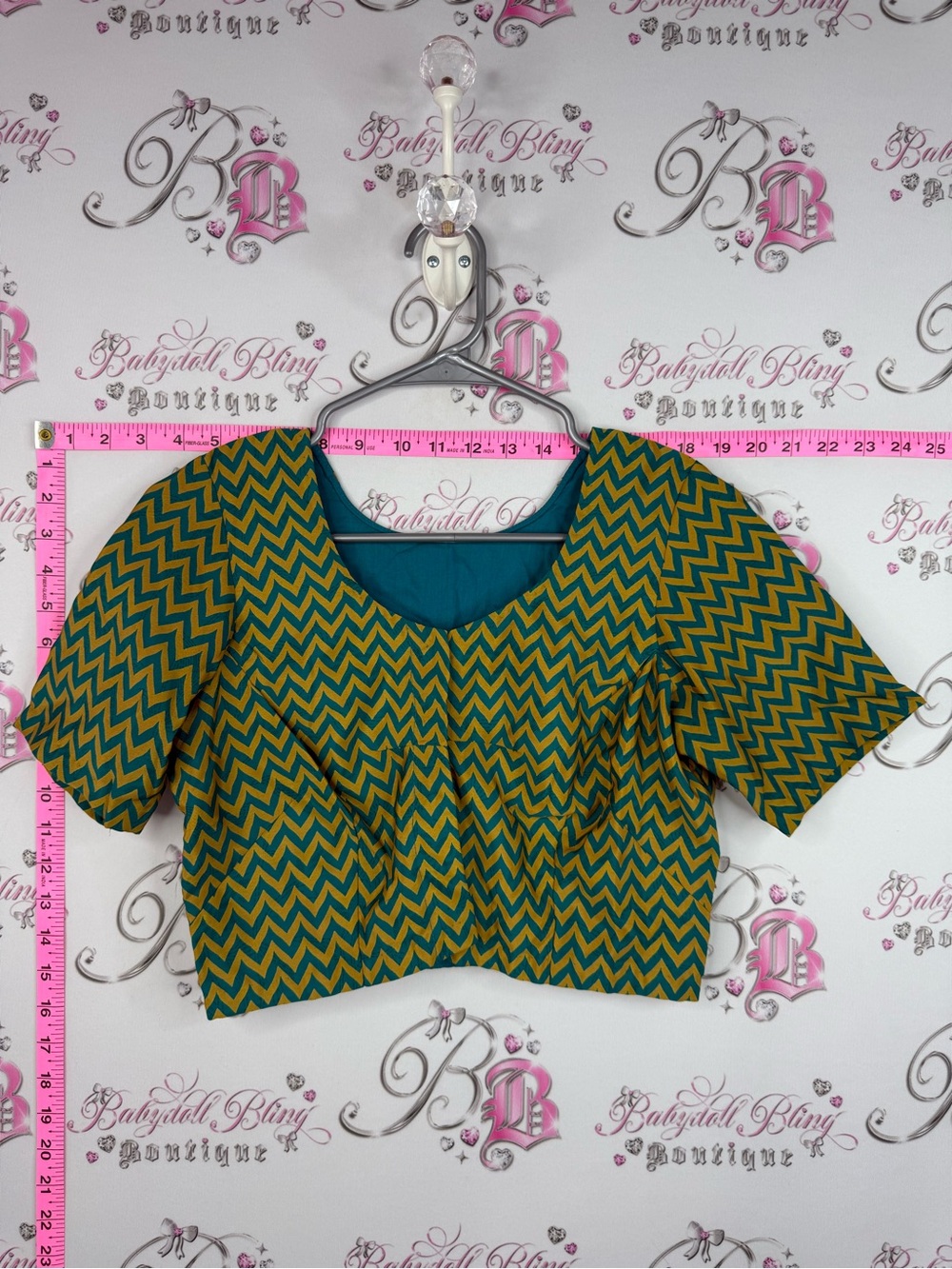 T-shirt cropped zig zag Women's Green yellow and Teal Chevron Crop Top